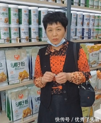 李芳成帶貨"香餑餑",24款產品23個海南特產,直播成績顯著